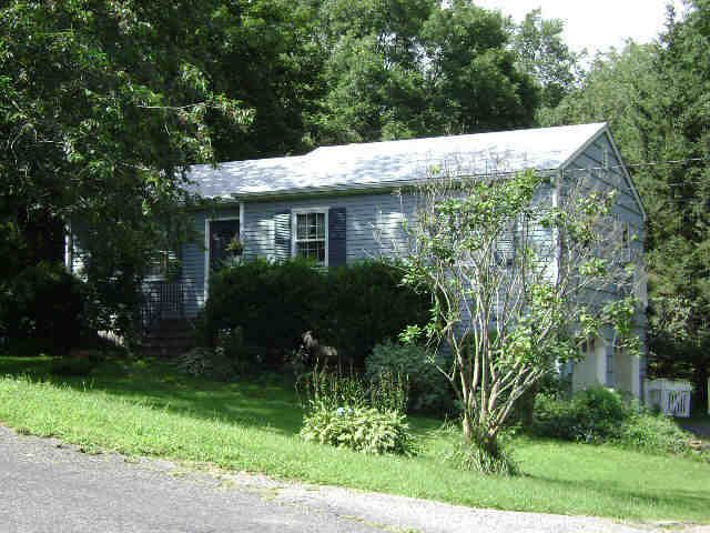 Building photograph for 39 SANFORD LN